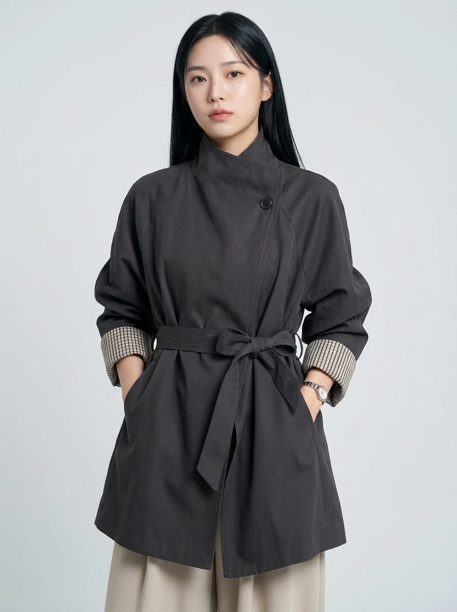 차콜 그레이 트렌치코트 하이넥 벨트 전신 착용 컷
