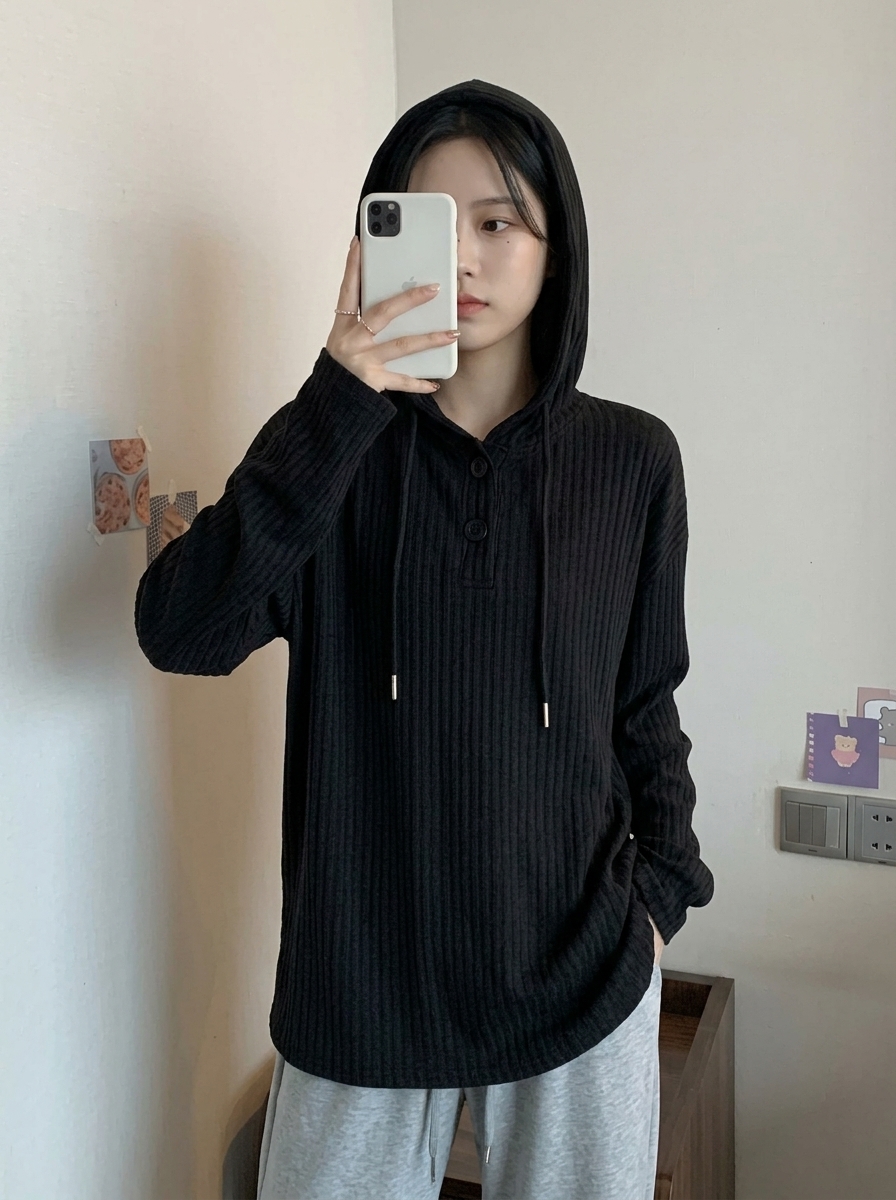 블랙 후드 티셔츠 후드 착용 미러샷