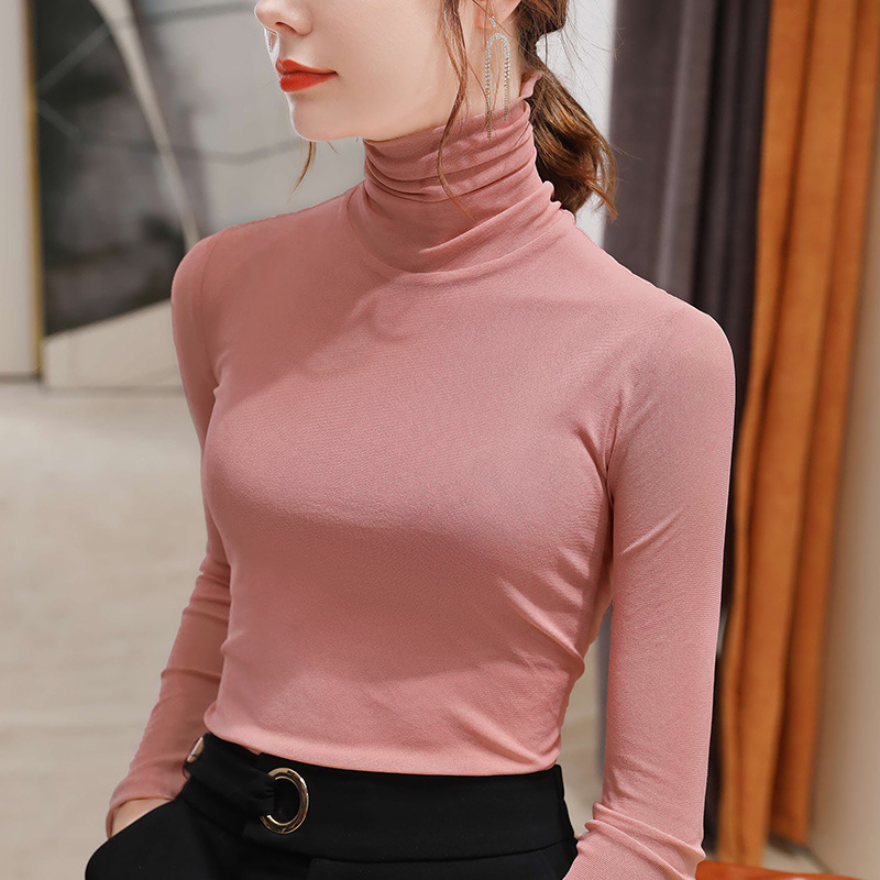 핑크 터틀넥 슬림핏 여성 착용 상반신 클로즈업 컷