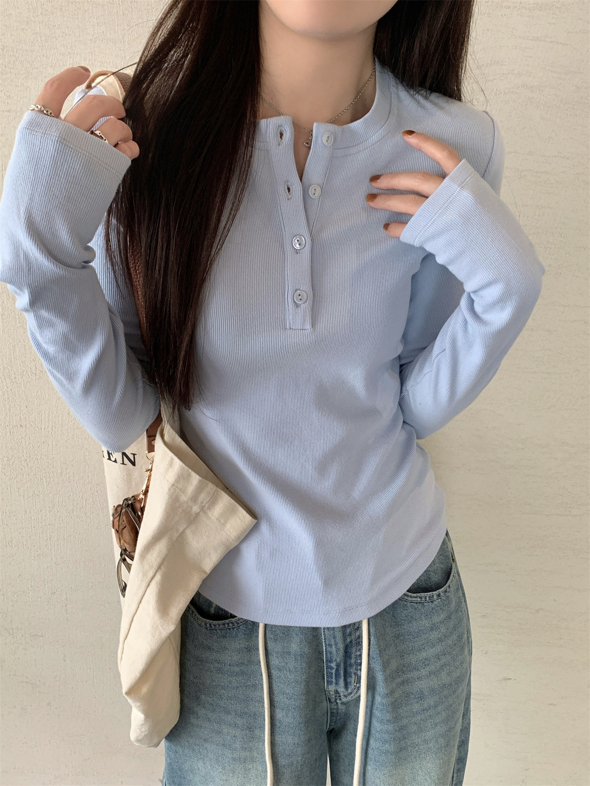 헨리넥 버튼 슬림핏 긴소매 티셔츠 여성 봄 이미지 9