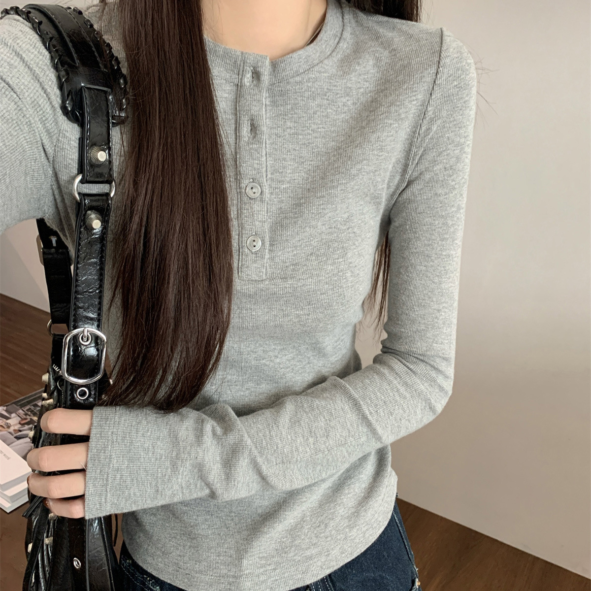헨리넥 버튼 슬림핏 긴소매 티셔츠 여성 봄 이미지 5