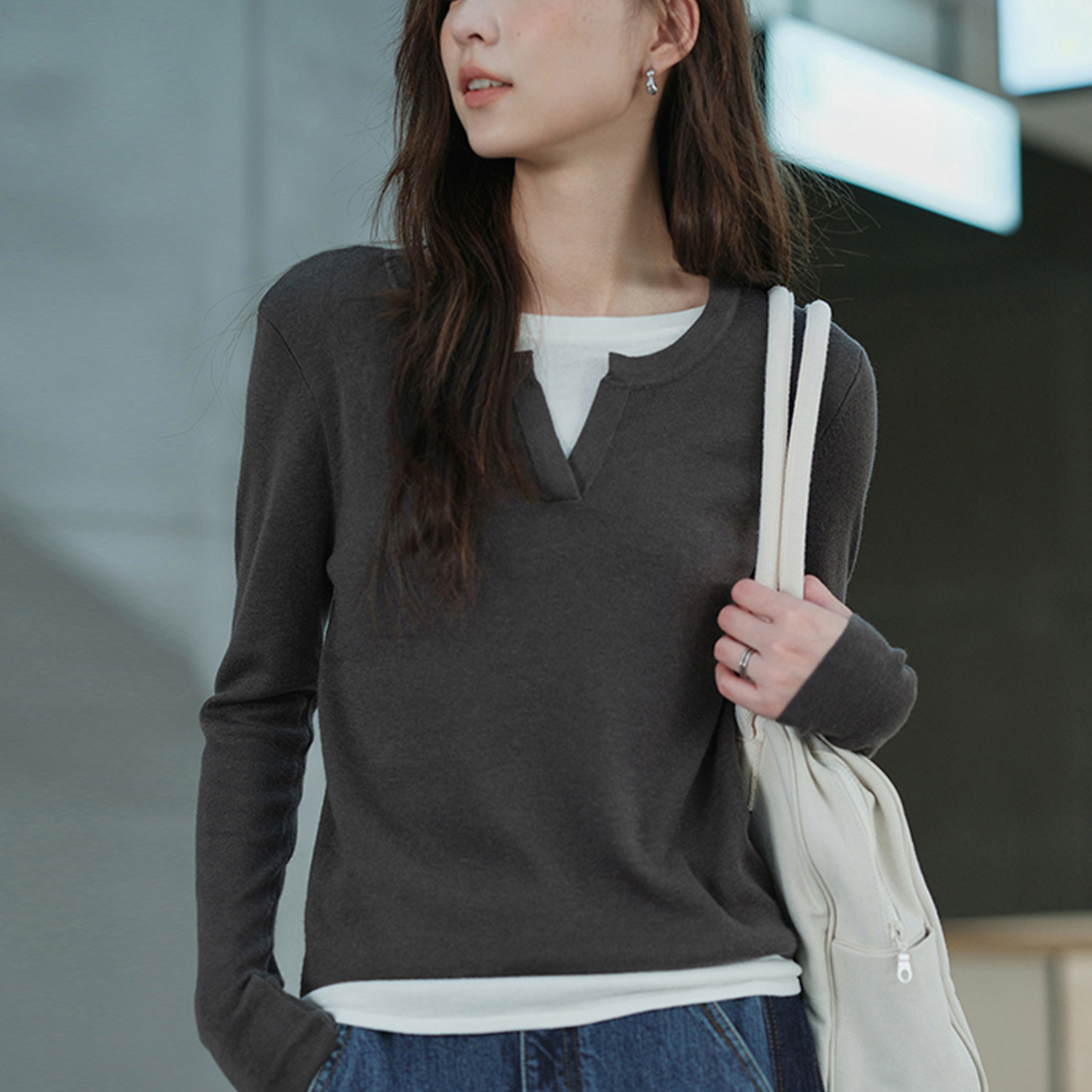 페이크 레이어드 슬릿넥 긴소매 티셔츠 여성 가을 이너웨어 이미지 2